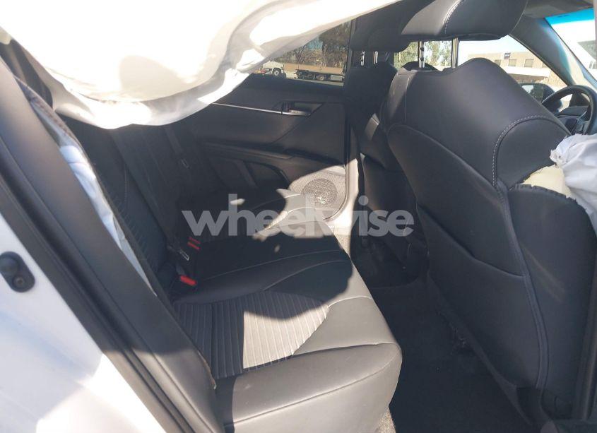 Photo 8 of 2020 Toyota Camry SE (VIN 4T1G11AK1LU988819)