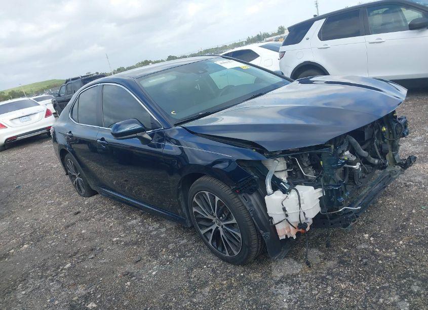 2020 Toyota Camry SE (VIN 4T1G11AK1LU988867) main photo
