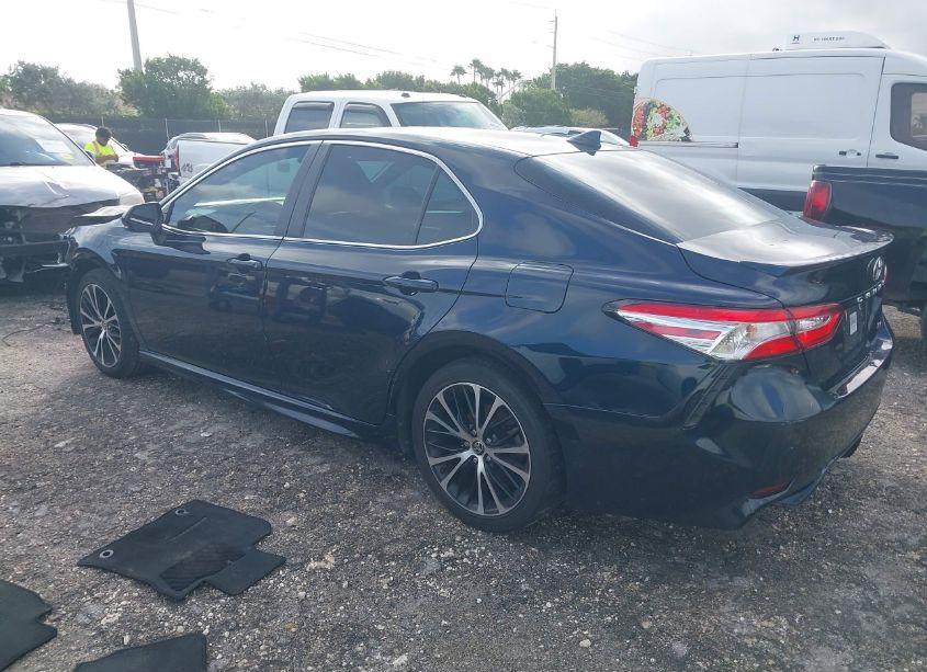 Photo 3 of 2020 Toyota Camry SE (VIN 4T1G11AK1LU988867)