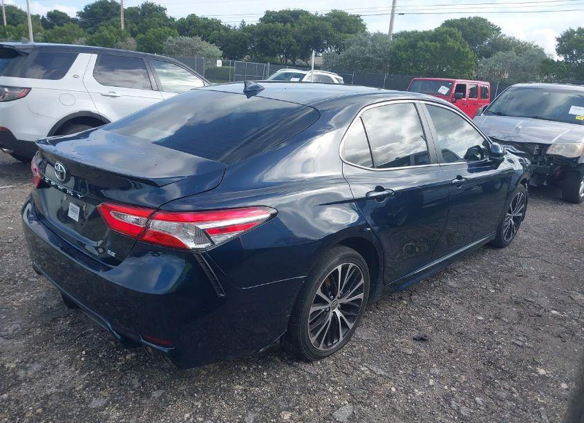 Photo 4 of 2020 Toyota Camry SE (VIN 4T1G11AK1LU988867)