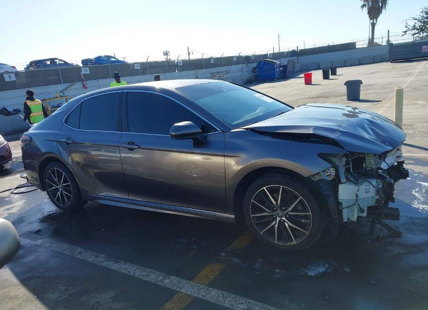 Photo 14 of 2021 Toyota Camry SE (VIN 4T1G11AK1MU422547)