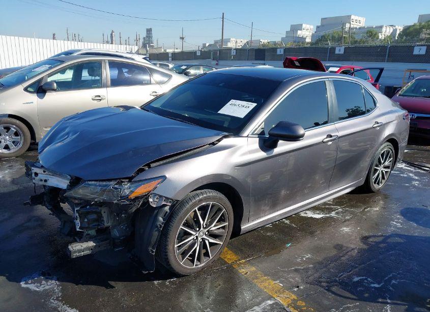 Photo 2 of 2021 Toyota Camry SE (VIN 4T1G11AK1MU422547)