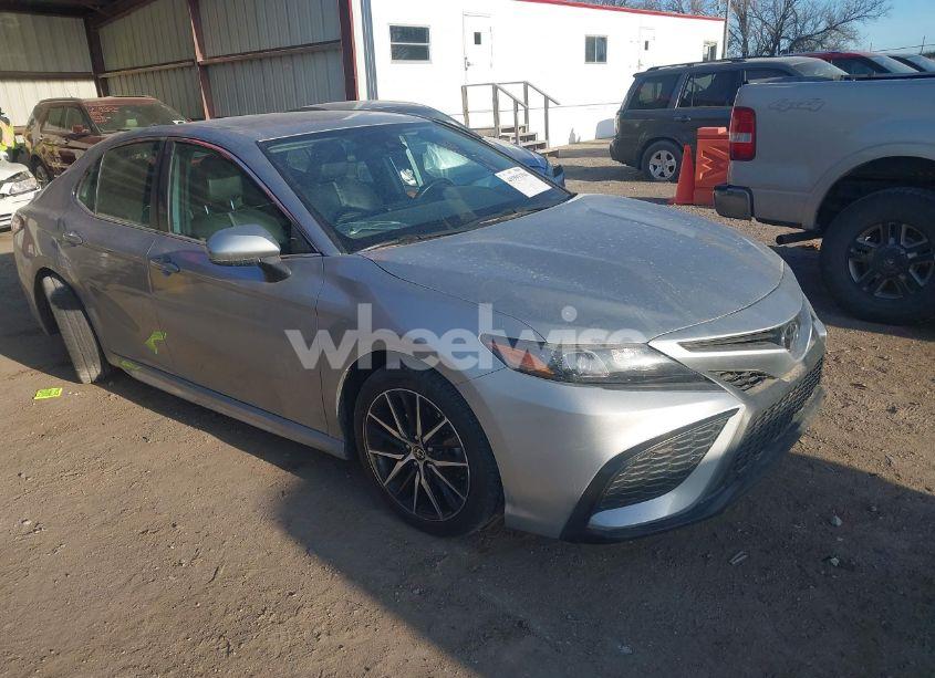 2021 Toyota Camry SE (VIN 4T1G11AK1MU447500) main photo