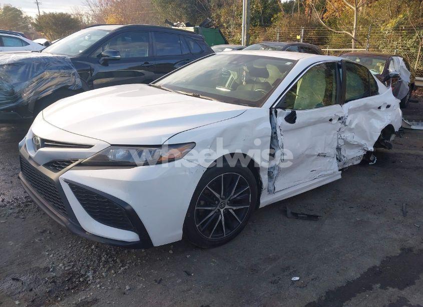Photo 2 of 2021 Toyota Camry SE (VIN 4T1G11AK1MU514662)