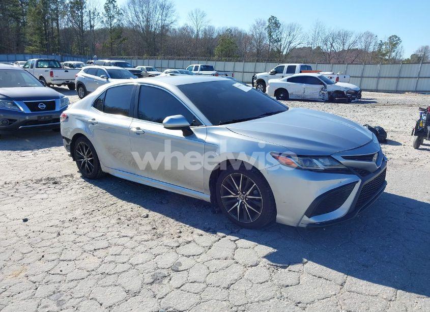 2021 Toyota Camry SE (VIN 4T1G11AK1MU529646) main photo