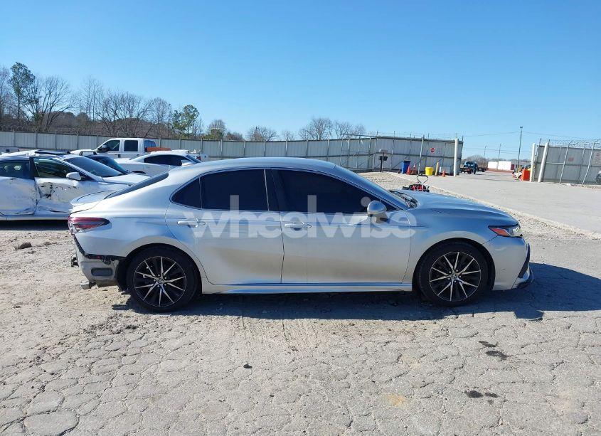 Photo 14 of 2021 Toyota Camry SE (VIN 4T1G11AK1MU529646)