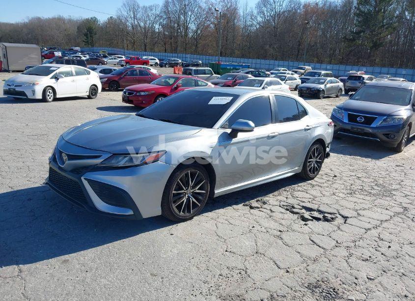 Photo 2 of 2021 Toyota Camry SE (VIN 4T1G11AK1MU529646)