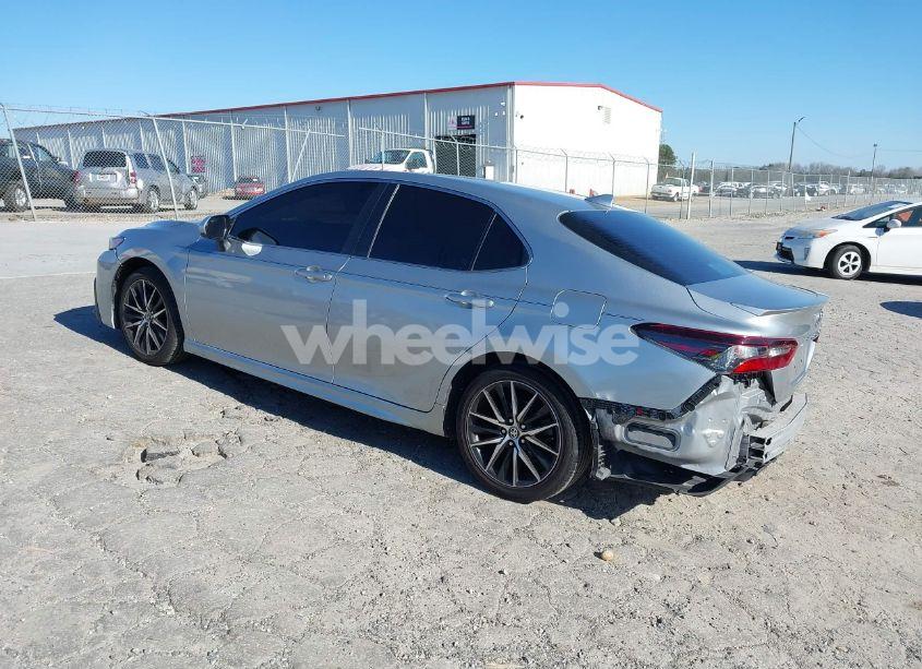 Photo 3 of 2021 Toyota Camry SE (VIN 4T1G11AK1MU529646)