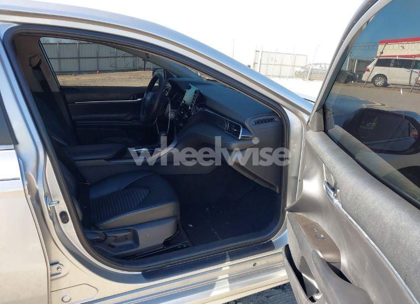 Photo 5 of 2021 Toyota Camry SE (VIN 4T1G11AK1MU529646)