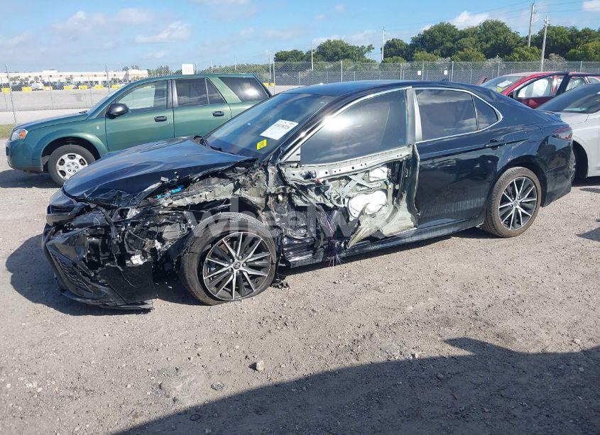 Photo 2 of 2021 Toyota Camry SE (VIN 4T1G11AK1MU544647)