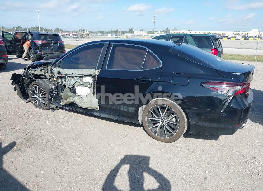 Photo 3 of 2021 Toyota Camry SE (VIN 4T1G11AK1MU544647)