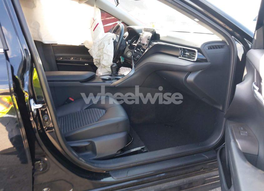 Photo 5 of 2021 Toyota Camry SE (VIN 4T1G11AK1MU544647)