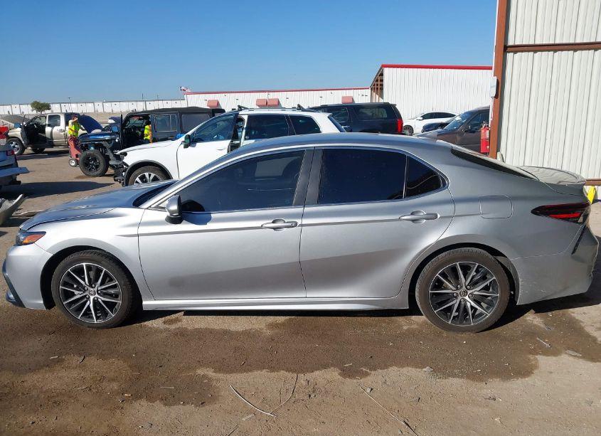 Photo 14 of 2021 Toyota Camry SE (VIN 4T1G11AK1MU558709)