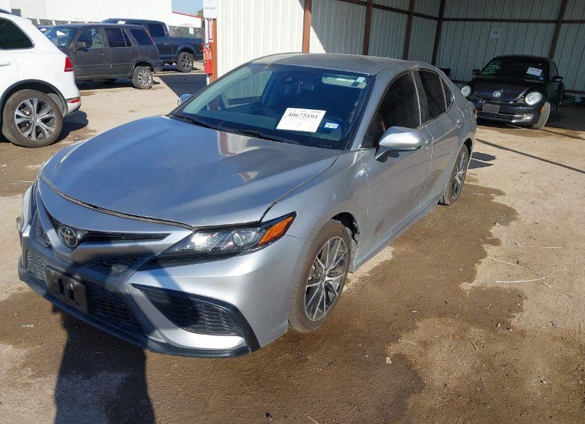 Photo 2 of 2021 Toyota Camry SE (VIN 4T1G11AK1MU558709)