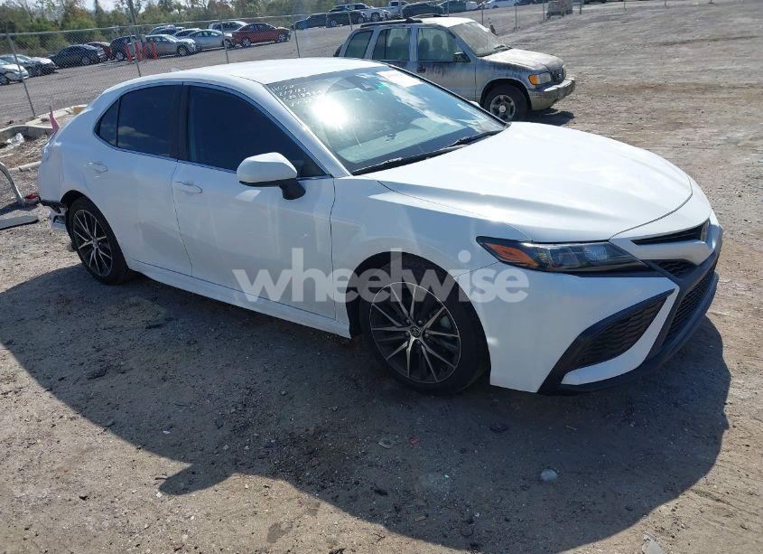 2021 Toyota Camry SE (VIN 4T1G11AK1MU559746) main photo