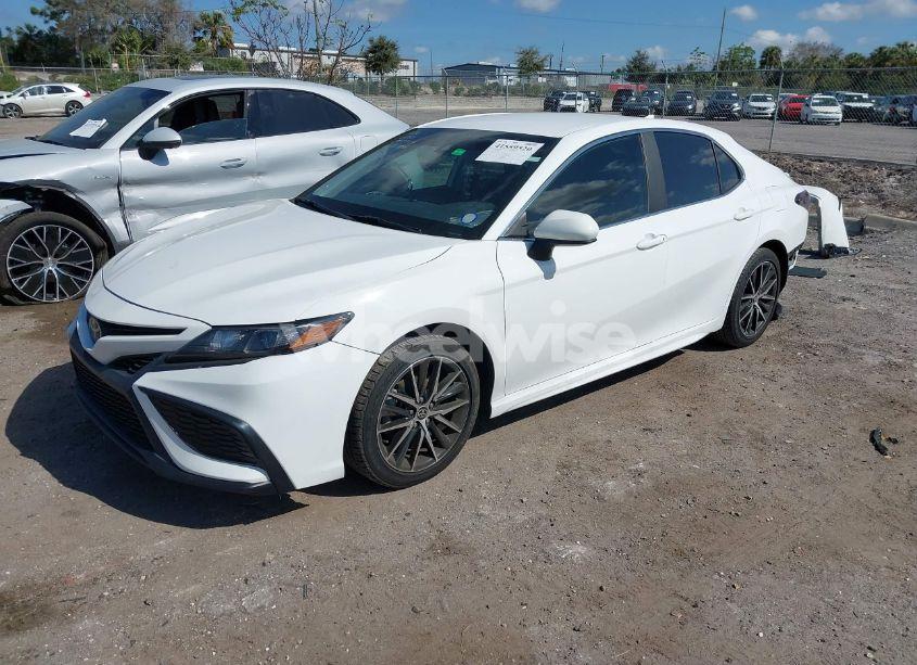 Photo 2 of 2021 Toyota Camry SE (VIN 4T1G11AK1MU559746)