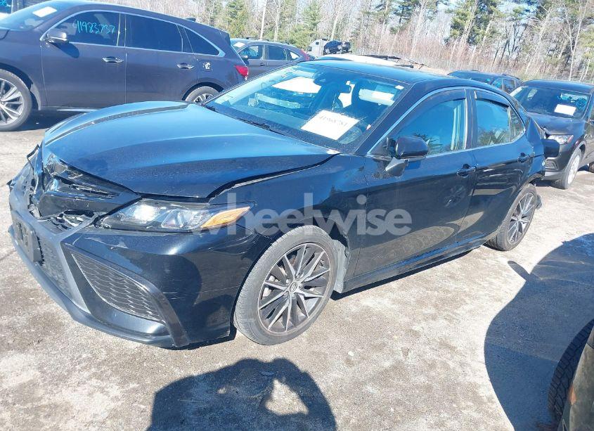 Photo 2 of 2021 Toyota Camry SE (VIN 4T1G11AK1MU565742)