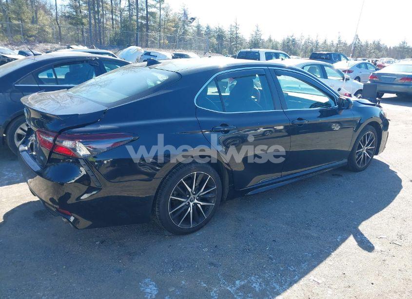 Photo 4 of 2021 Toyota Camry SE (VIN 4T1G11AK1MU565742)