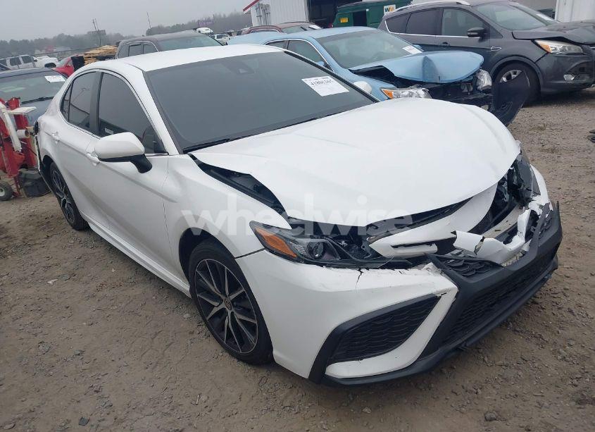 2021 Toyota Camry SE (VIN 4T1G11AK1MU572982) main photo