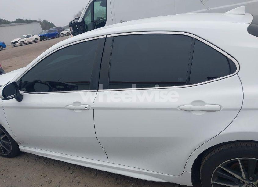 Photo 13 of 2021 Toyota Camry SE (VIN 4T1G11AK1MU572982)