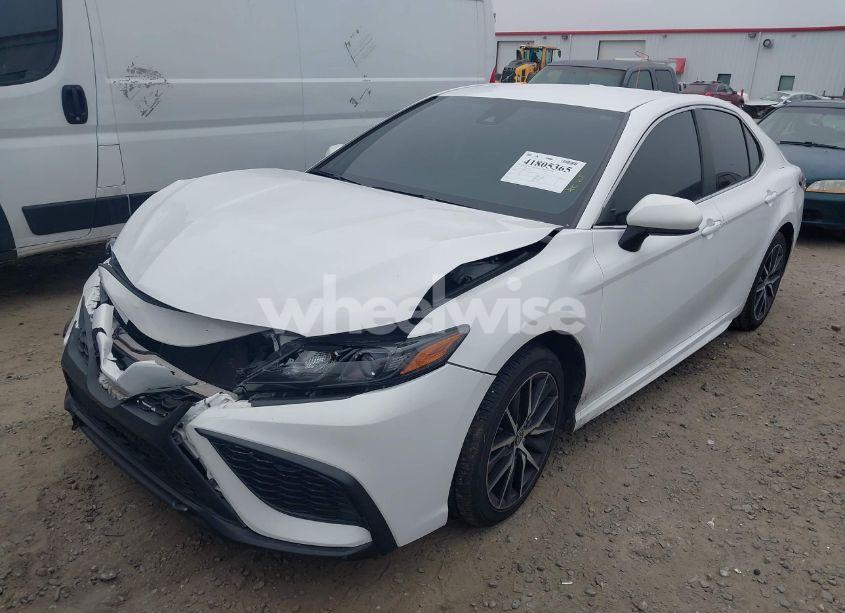 Photo 2 of 2021 Toyota Camry SE (VIN 4T1G11AK1MU572982)