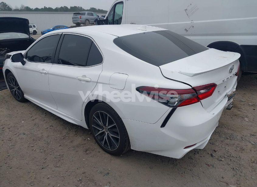 Photo 3 of 2021 Toyota Camry SE (VIN 4T1G11AK1MU572982)