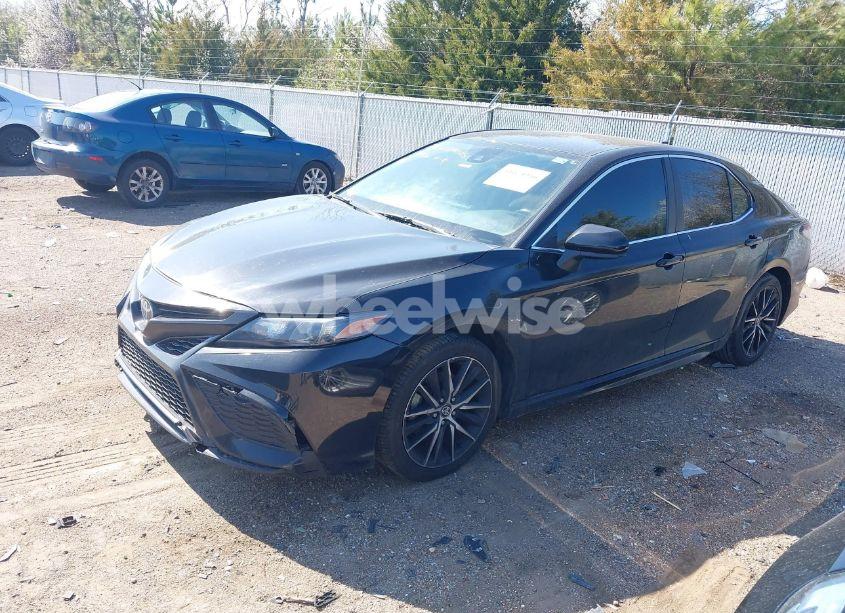 Photo 2 of 2021 Toyota Camry SE (VIN 4T1G11AK1MU579561)