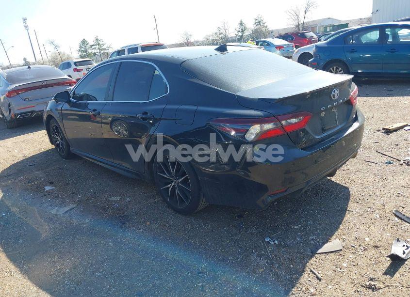 Photo 3 of 2021 Toyota Camry SE (VIN 4T1G11AK1MU579561)