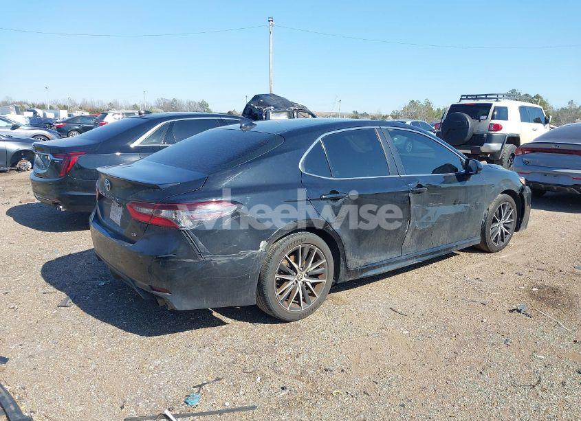 Photo 4 of 2021 Toyota Camry SE (VIN 4T1G11AK1MU579561)