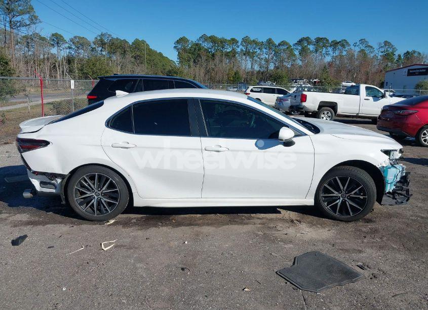 Photo 13 of 2021 Toyota Camry SE (VIN 4T1G11AK1MU581570)