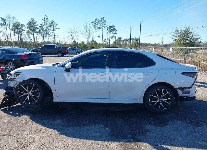 Photo 14 of 2021 Toyota Camry SE (VIN 4T1G11AK1MU581570)