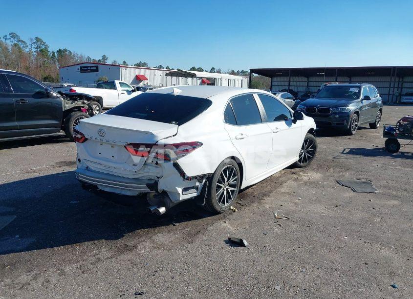 Photo 4 of 2021 Toyota Camry SE (VIN 4T1G11AK1MU581570)