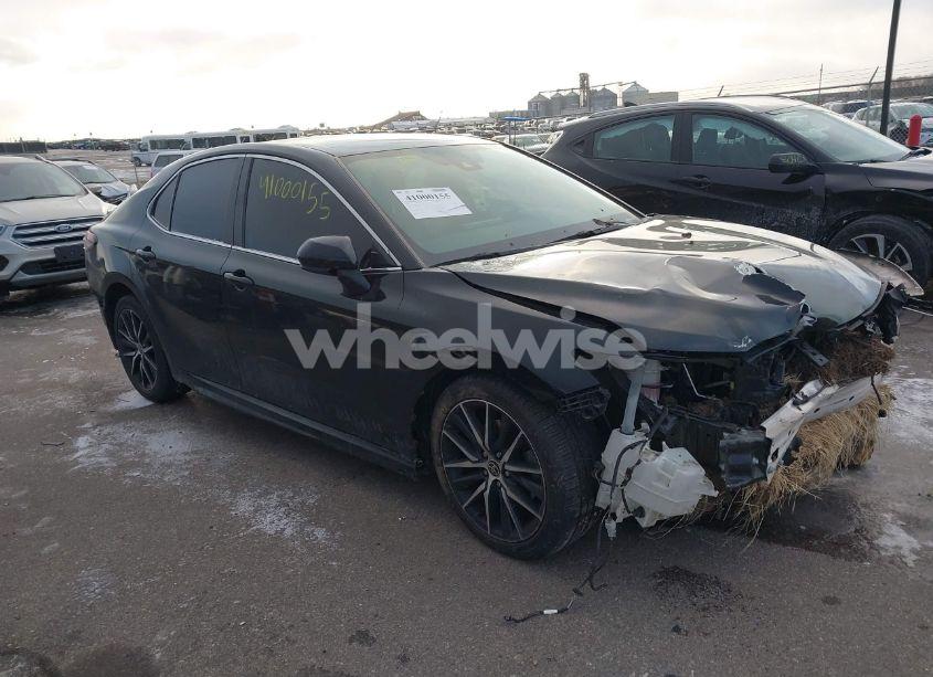 2021 Toyota Camry SE (VIN 4T1G11AK1MU581844) main photo