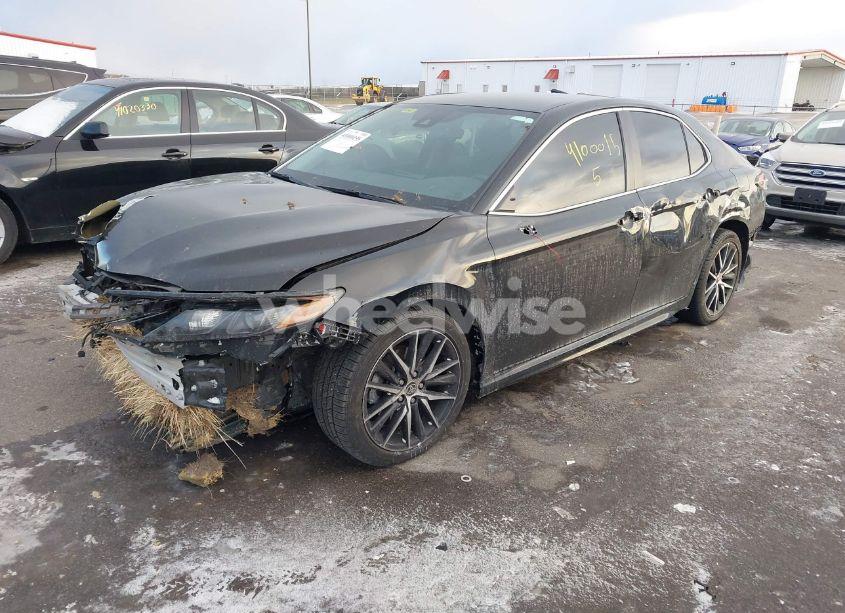 Photo 2 of 2021 Toyota Camry SE (VIN 4T1G11AK1MU581844)