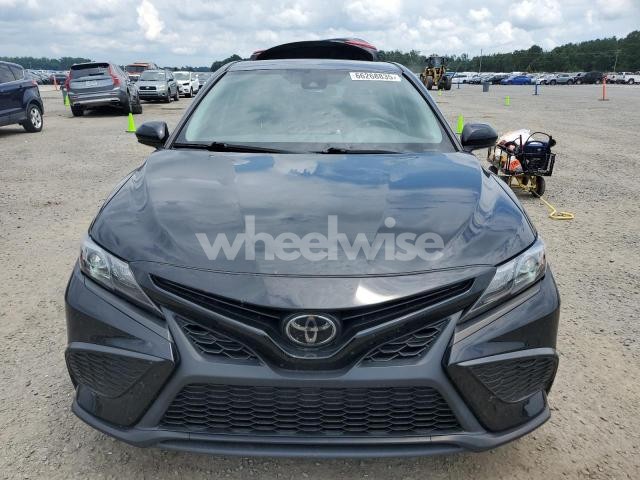 Photo 4 of 2021 TOYOTA CAMRY SE (VIN 4T1G11AK1MU593847)