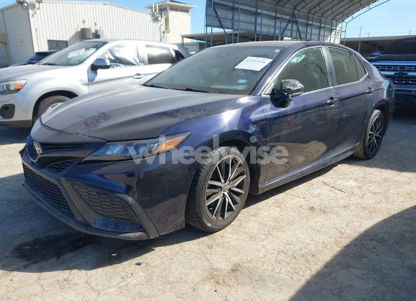 Photo 2 of 2021 Toyota Camry SE (VIN 4T1G11AK1MU596909)