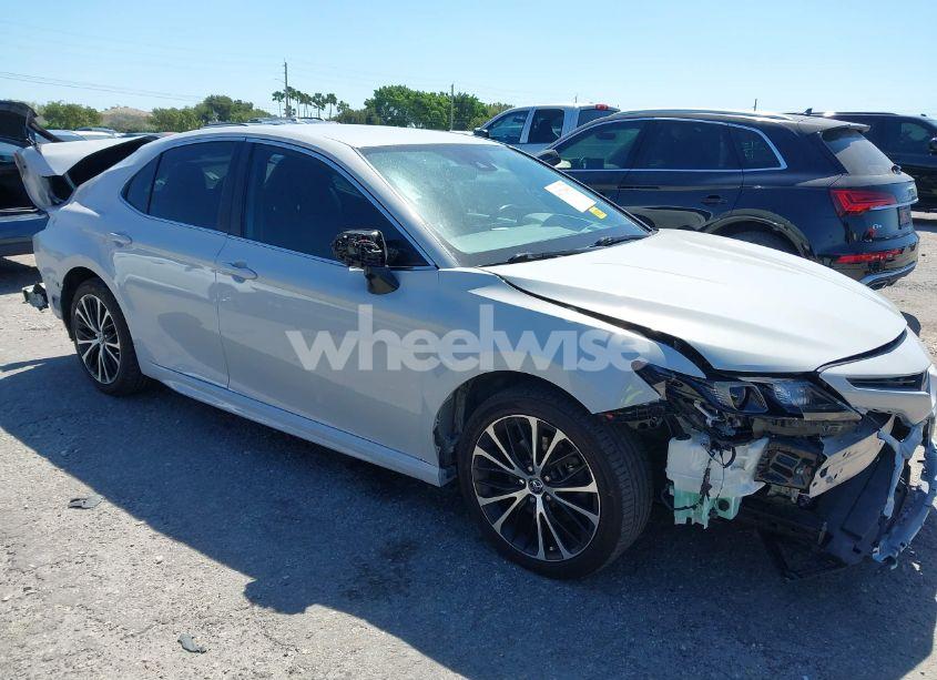 2022 Toyota Camry SE (VIN 4T1G11AK1NU034901) main photo