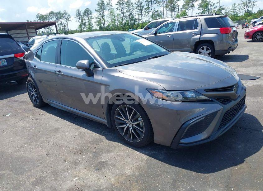 2022 Toyota Camry SE (VIN 4T1G11AK1NU036521) main photo