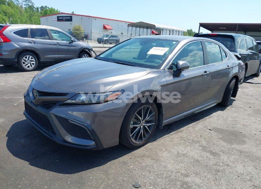 Photo 2 of 2022 Toyota Camry SE (VIN 4T1G11AK1NU036521)