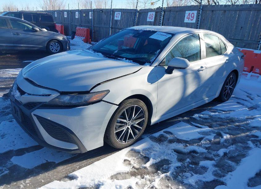 Photo 2 of 2022 Toyota Camry SE (VIN 4T1G11AK1NU070765)