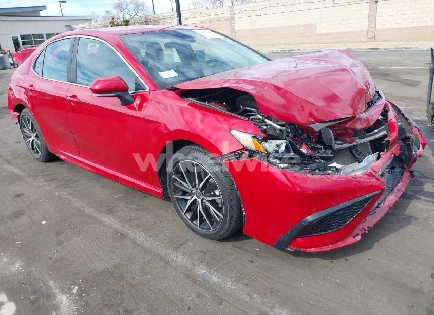 2022 Toyota Camry SE (VIN 4T1G11AK1NU072161) main photo