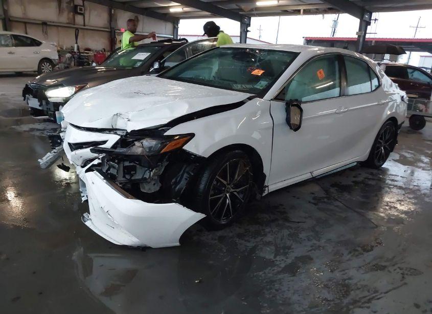 Photo 2 of 2022 Toyota Camry SE (VIN 4T1G11AK1NU622507)