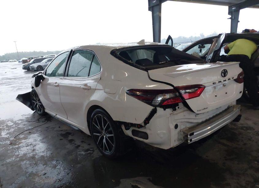 Photo 3 of 2022 Toyota Camry SE (VIN 4T1G11AK1NU622507)
