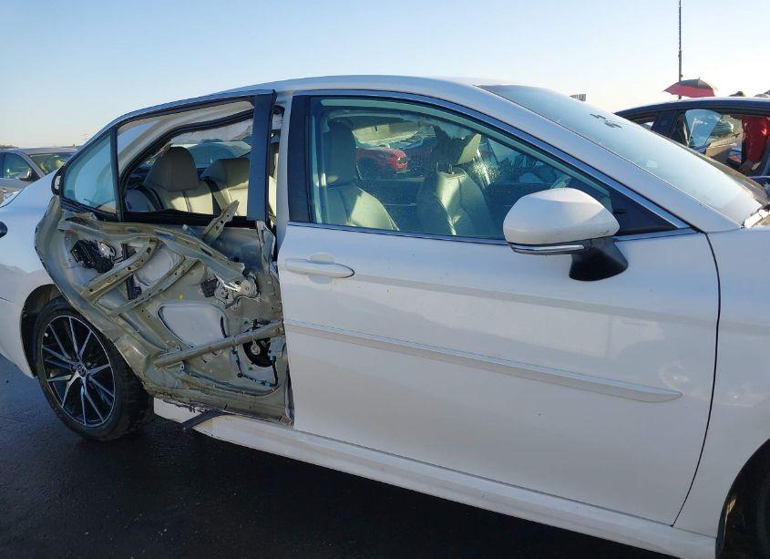 Photo 13 of 2022 Toyota Camry SE (VIN 4T1G11AK1NU653921)