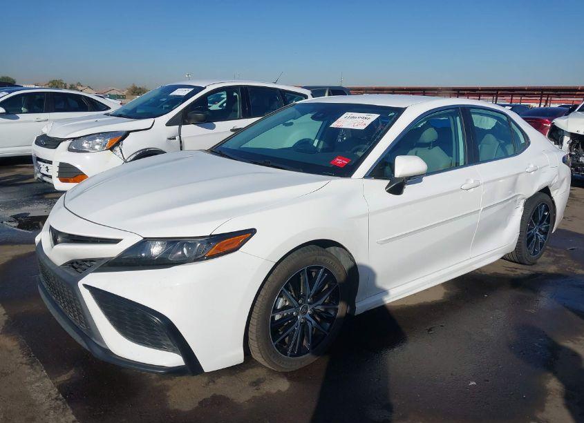 Photo 2 of 2022 Toyota Camry SE (VIN 4T1G11AK1NU653921)