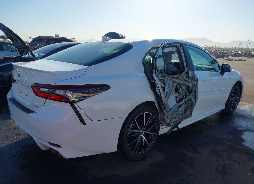 Photo 4 of 2022 Toyota Camry SE (VIN 4T1G11AK1NU653921)