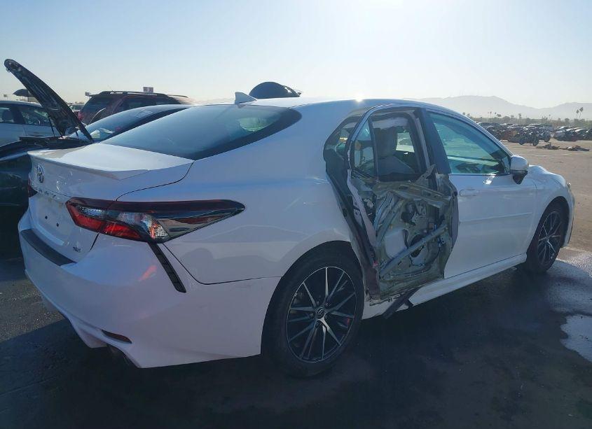 Photo 6 of 2022 Toyota Camry SE (VIN 4T1G11AK1NU653921)