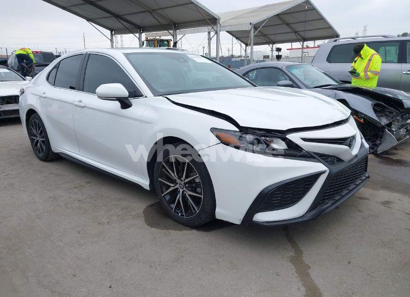 2022 Toyota Camry SE/SE NIGHT SHADE (VIN 4T1G11AK1NU656303) main photo