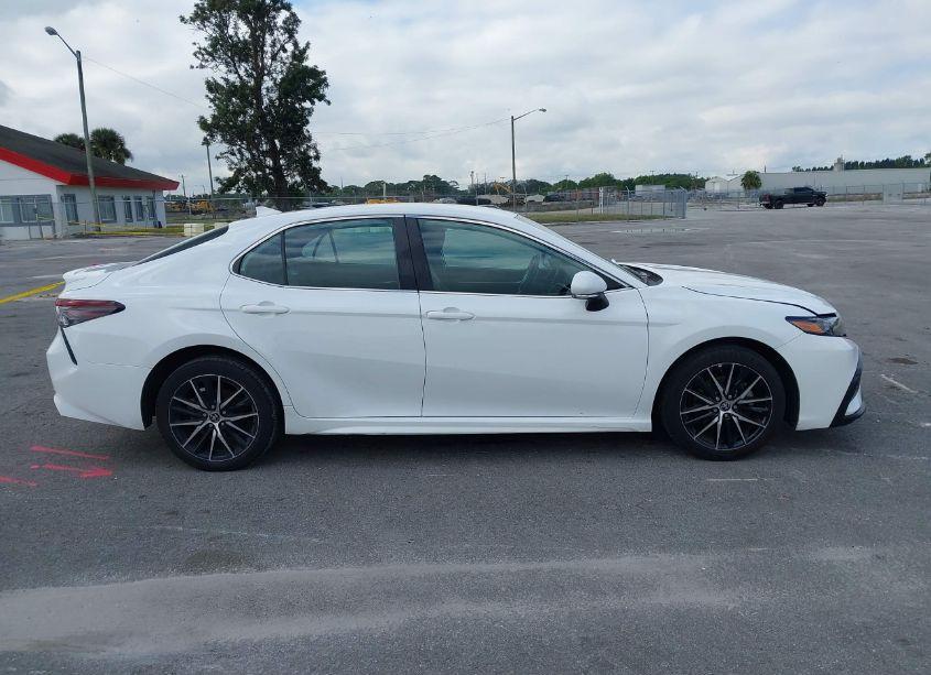 Photo 13 of 2022 Toyota Camry SE (VIN 4T1G11AK1NU709520)