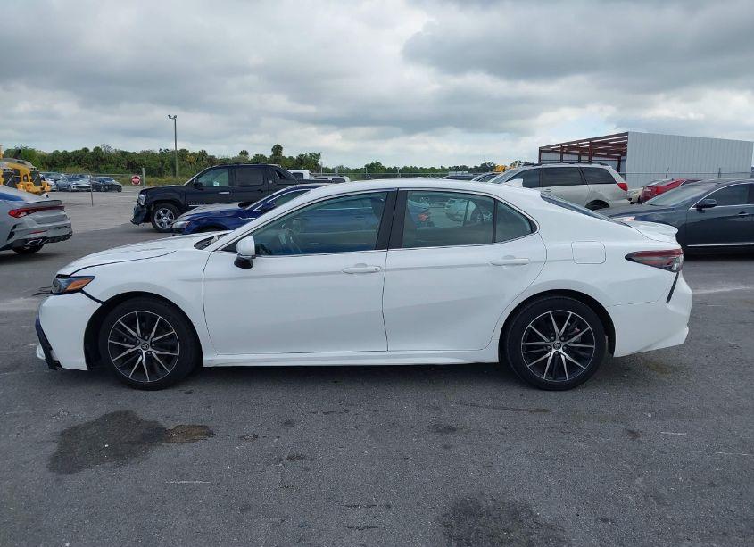 Photo 14 of 2022 Toyota Camry SE (VIN 4T1G11AK1NU709520)